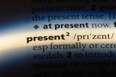 Mevcut tek kelimeyle bir sözlük. Mevcut kavramı.