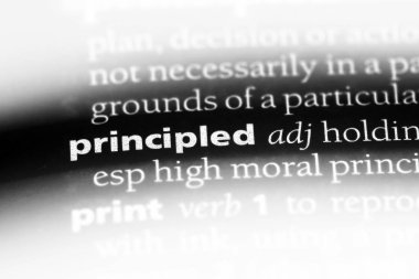 bir sözlüğü'ndeki ilkeli sözcüğü. ilkeli kavram.