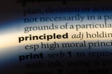 bir sözlüğü'ndeki ilkeli sözcüğü. ilkeli kavram.