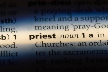 bir sözlüğü'ndeki rahip sözcüğü. Rahip kavramı.