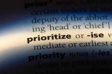 bir sözlüğü'ndeki sözcüğü öncelik. kavram öncelik.