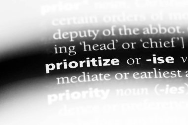 bir sözlüğü'ndeki sözcüğü öncelik. kavram öncelik.