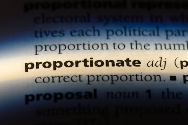 bir sözlüğü'ndeki orantılı sözcüğü. orantılı kavramı.