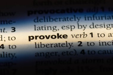 bir sözlüğü'ndeki sözcüğü kışkırtmak. kavram kışkırtmak.