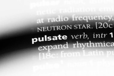 bir sözlüğü'ndeki sözcüğü atmak. kavram atmak.