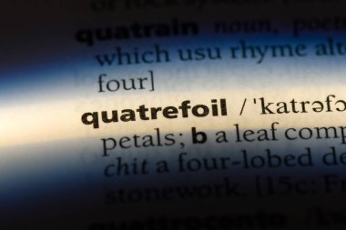 quatrefoil sözcük sözlüğe. quatrefoil kavramı.