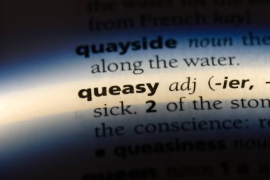 Kusacak gibi tek kelimeyle bir sözlük. Kusacak kavramı.