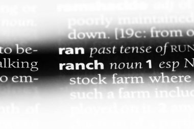 bir sözlüğü'ndeki çiftlik sözcüğü. ahır kavramı.