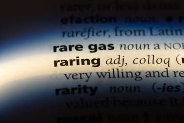 bir sözlüğü'ndeki istekli sözcüğü. istekli kavramı.