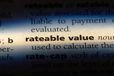 bir sözlüğü'ndeki rateable değeri sözcüğü. rateable değeri kavramı.