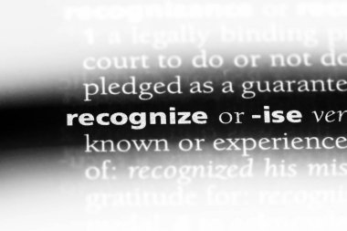 bir sözlüğü'ndeki sözcüğü tanıdım. kavram tanımak.