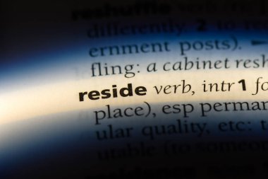 bir sözlüğü'ndeki sözcüğü bulunur. kavramı bulunur.