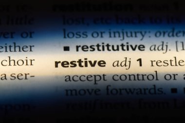 restive tek kelimeyle bir sözlük. restive kavramı.