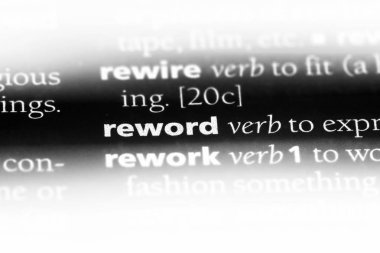 bir sözlüğü'ndeki sözcüğü başka kelimelerle ifade etmek. kavram yeni sözcüklerle ifade etme.