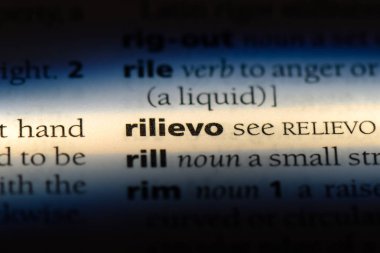 Sözlükte rilievo kelimesi var. rilievo kavramı.