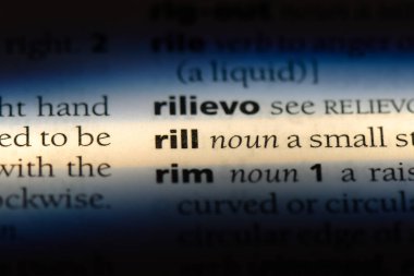 bir sözlüğü'ndeki Rill sözcüğü. Rill kavramı.