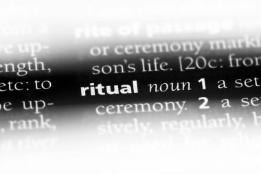 bir sözlüğü'ndeki ritüel sözcüğü. ritüel kavramı.