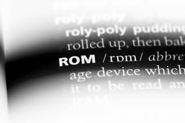 bir sözlüğü'ndeki ROM sözcüğü. ROM kavramı.