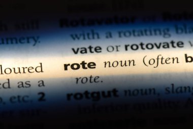 ezbere dayalı tek kelimeyle bir sözlük. ezbere dayalı kavram.