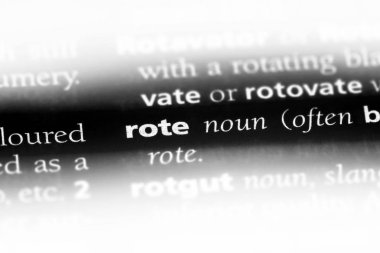 ezbere dayalı tek kelimeyle bir sözlük. ezbere dayalı kavram.