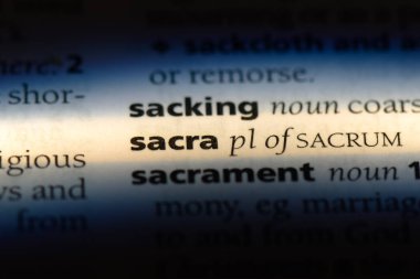 bir sözlüğü'ndeki Sacra sözcüğü. Sacra kavramı.