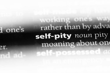 kendini bir sözlüğü'ndeki sözcüğü acıyorum. kendine acıma kavramı.