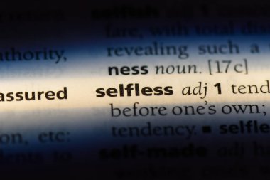 bir sözlüğü'ndeki özverili sözcüğü. özverili kavramı.