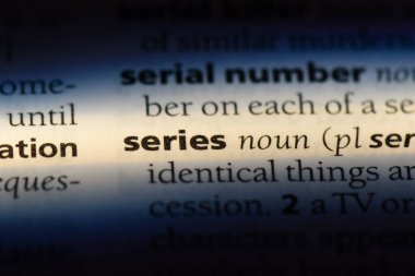 bir sözlüğü'ndeki serisi sözcüğü. serisi konsepti.