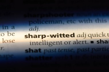 bir sözlüğü'ndeki keskin zekâlı sözcüğü. keskin zekâlı kavramı.