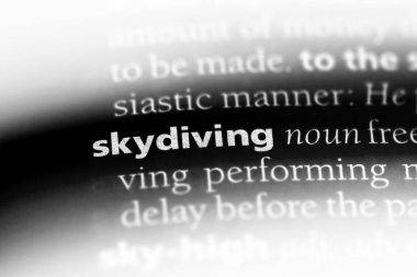 paraşütle atlama Word'de bir sözlük. paraşütle atlama kavramı.