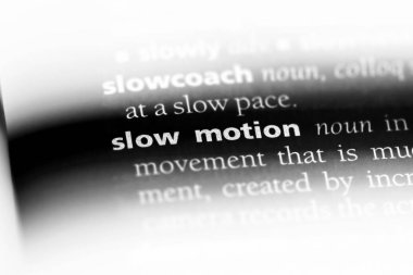 ağır çekim Word'de bir sözlük. yavaş hareket kavramı.