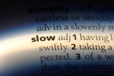 bir sözlüğü'ndeki yavaş sözcüğü. yavaş kavramı.