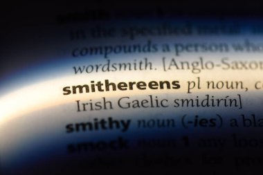 bir sözlüğü'ndeki tuz buz sözcüğü. tuz buz kavramı.