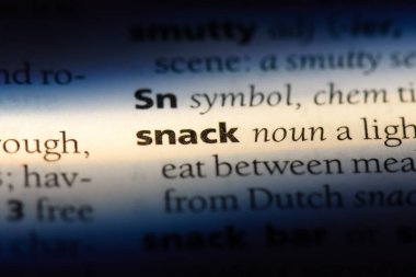 bir sözlüğü'ndeki sözcüğü snack. Aperatif kavramı.