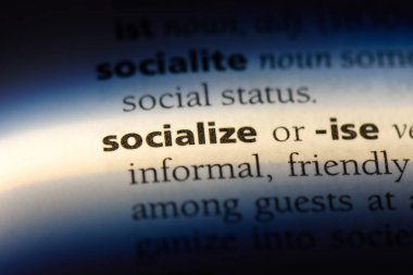 bir sözlüğü'ndeki sözcüğü sosyalleşme. sosyalleşme kavramı.