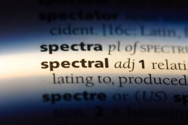 bir sözlüğü'ndeki spektral sözcüğü. Spektral kavramı.