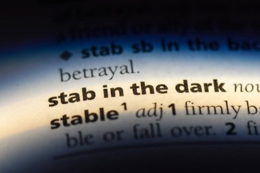 karanlık sözcüğü sözlüğe saplanmışsın. karanlık kavramı saplanmışsın.