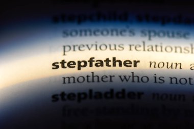 üvey baba tek kelimeyle bir sözlük. üvey baba kavramı.