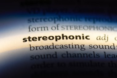 bir sözlüğü'ndeki stereofonik sözcüğü. stereofonik kavramı.