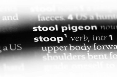 bir sözlüğü'ndeki sözcüğü öne doğru eğilmek. kavramı öne doğru eğilmek.