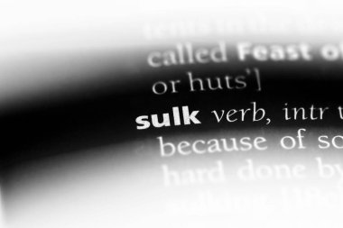 bir sözlüğü'ndeki sözcüğü surat asma. küsmek kavramı.