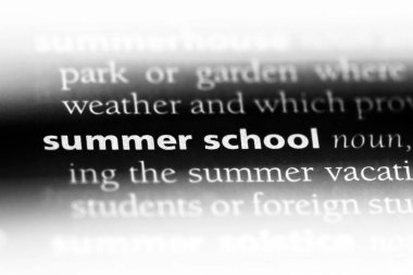 Yaz Okulu Word'de bir sözlük. yaz okulu kavramı.