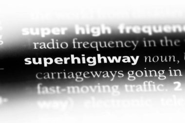 bir sözlüğü'ndeki otoyolu sözcüğü. otoyolu kavramı.