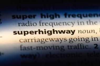 bir sözlüğü'ndeki otoyolu sözcüğü. otoyolu kavramı.