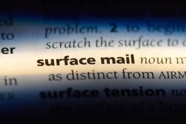 bir sözlüğü'ndeki yüzey posta sözcüğü. yüzey posta kavramı.