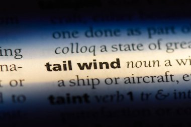 bir sözlüğü'ndeki kuyruk rüzgar sözcüğü. kuyruk rüzgar kavramı.