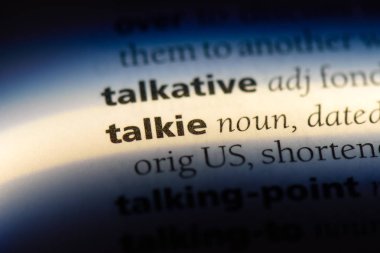 bir sözlüğü'ndeki talkie sözcüğü. talkie kavramı.