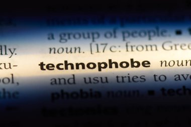 bir sözlüğü'ndeki tanımlık technophobe sözcüğü. tanımlık technophobe kavramı.