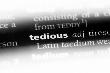 sıkıcı tek kelimeyle bir sözlük. sıkıcı kavramı.