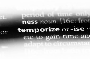 bir sözlüğü'ndeki sözcüğü temporize. kavram temporize.